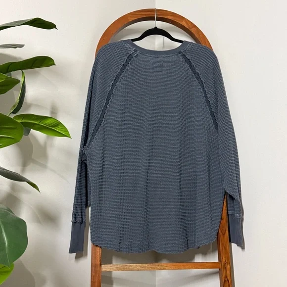 American Eagle LARGE Oversized Slouchy Gray Blue Waffle Knit Top Style 2198 - Picture 3 of 9